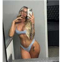 do you like the glasses  ••••#explore #blondegirl #blonde #bikini #bikinimodel (2)